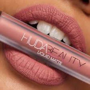 New In Box - Huda Beauty Liquid Matte Ultra-Comfort Transfer-Proof Lipstick